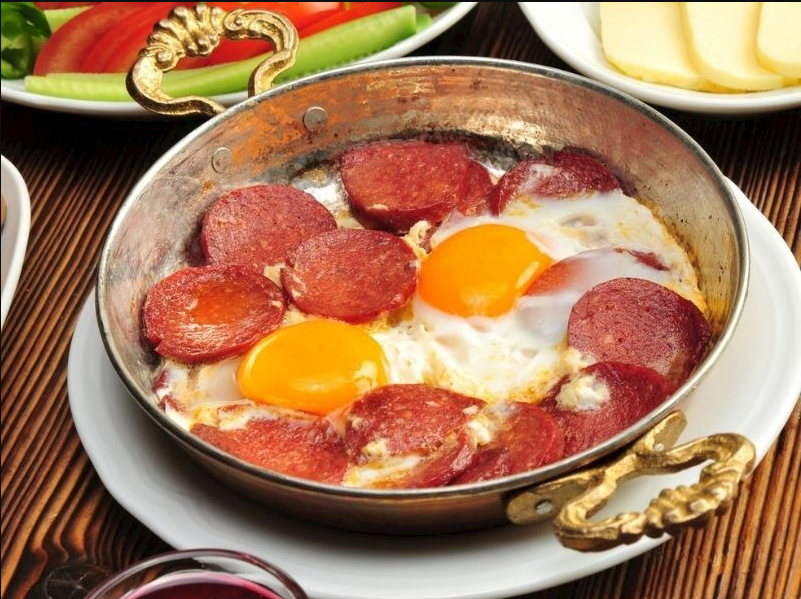 Sucuklu Yumurta
